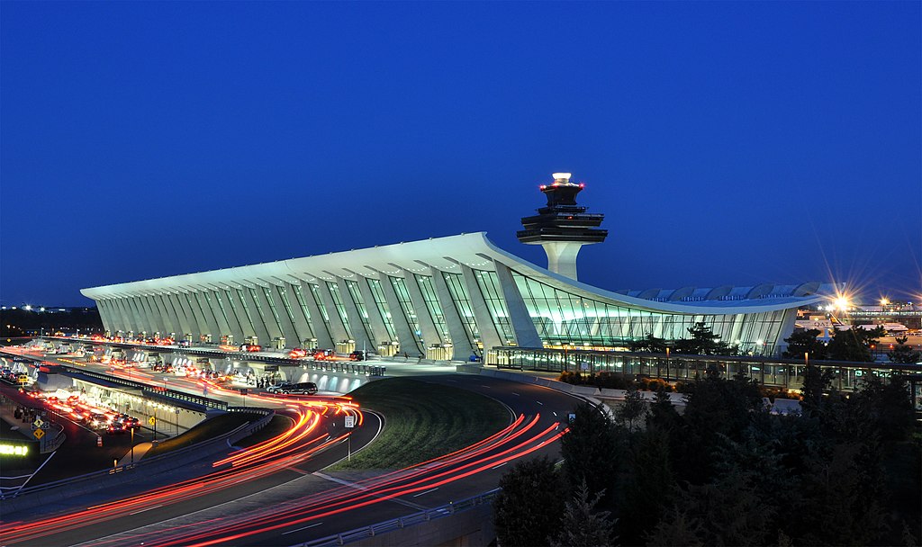 Washington_Dulles_International_Airport_at_Dusk